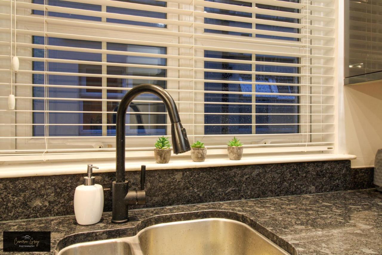 Nice 2 Bed House, Office, Wi-Fi, Free Parking Белфаст Екстериор снимка