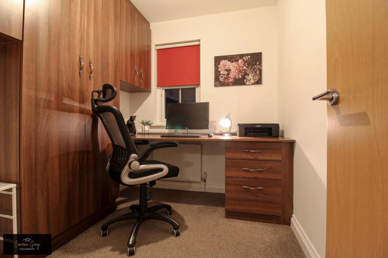 Nice 2 Bed House, Office, Wi-Fi, Free Parking Белфаст Екстериор снимка