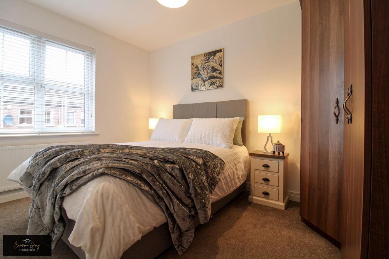 Nice 2 Bed House, Office, Wi-Fi, Free Parking Белфаст Екстериор снимка